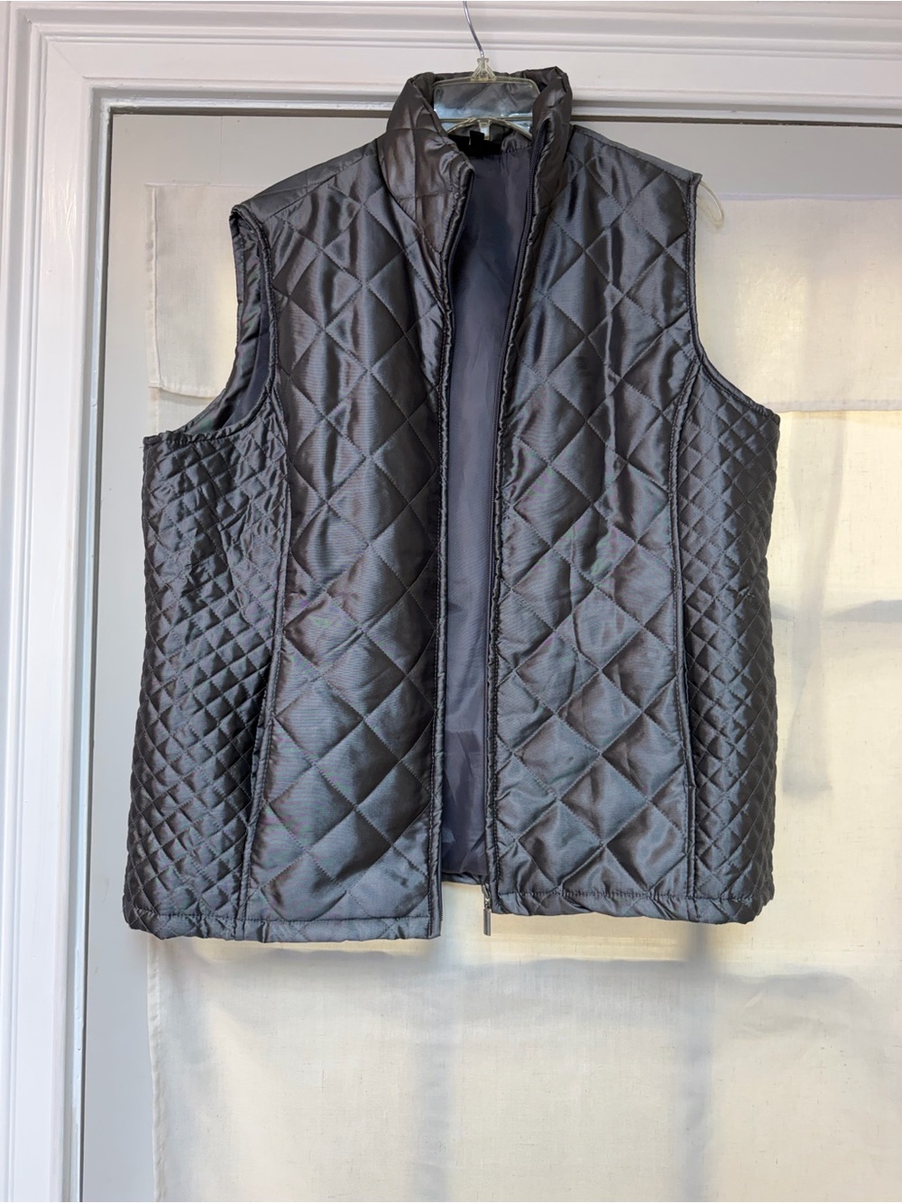 Jane Ashley Quilted Puffer Vest in Gray
